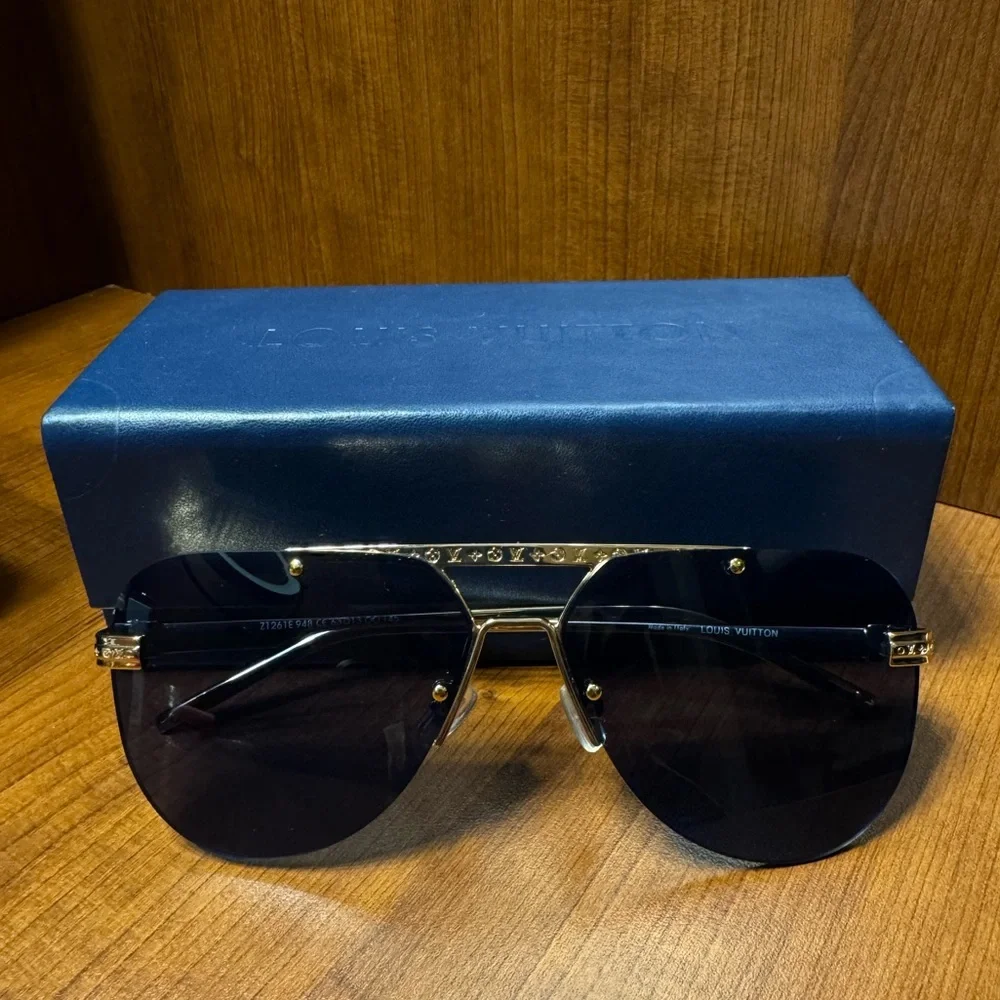 LV Ash Sunglasses - Picture 2 of 7